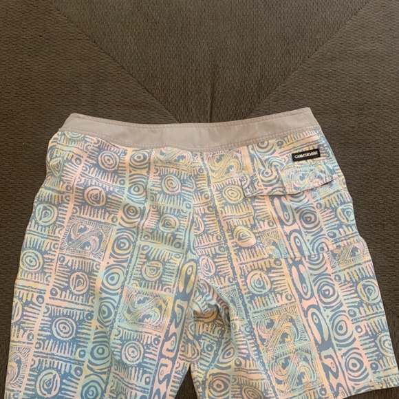 Quiksilver Men's Swim Mid Length Board Shorts NWT size 32 - Picture 2 of 2